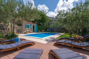 Villa Vultana with heated pool, 4 bedrooms, 3.5 bathrooms, 10 persons max